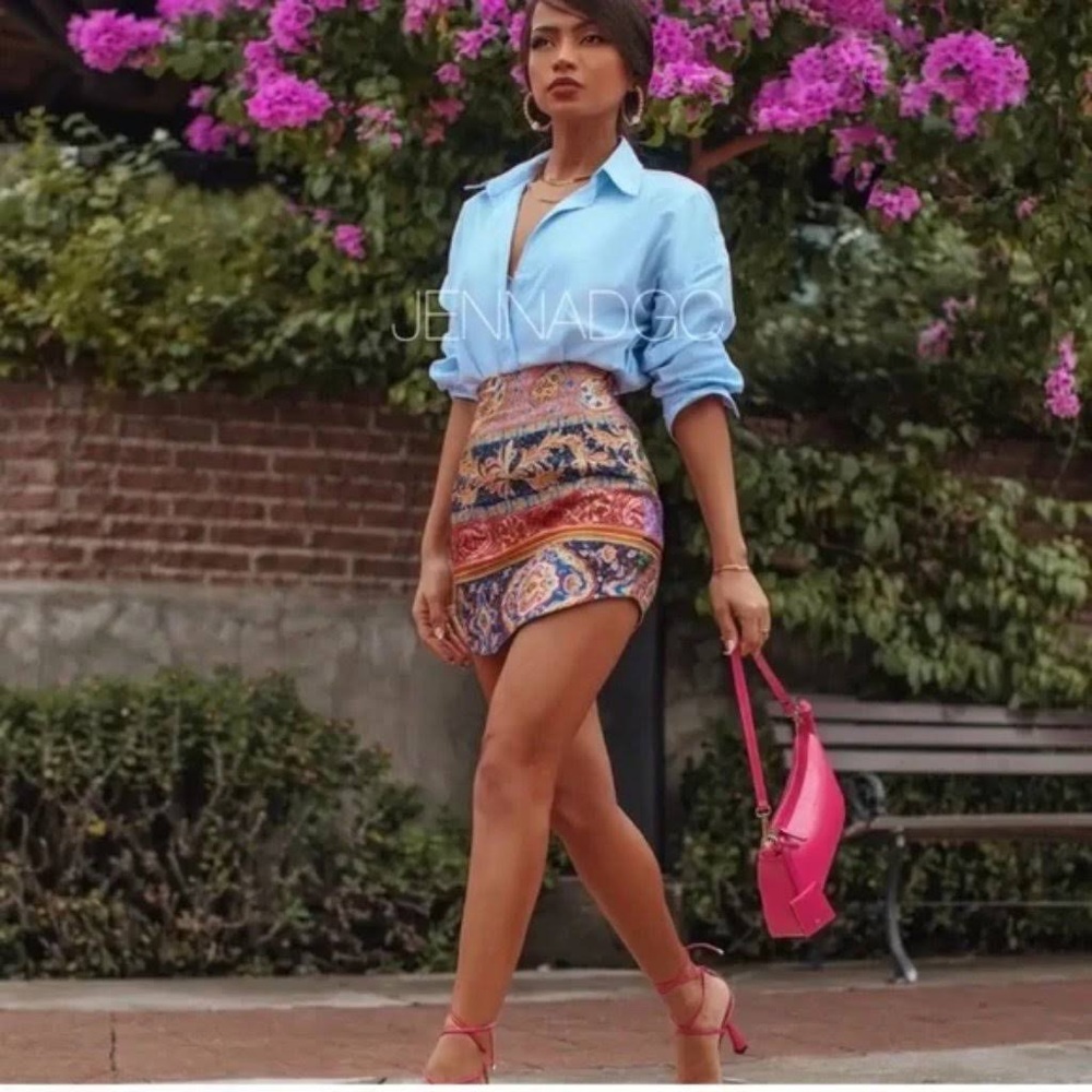 NEW ZARA PRINTED MINI SKIRT